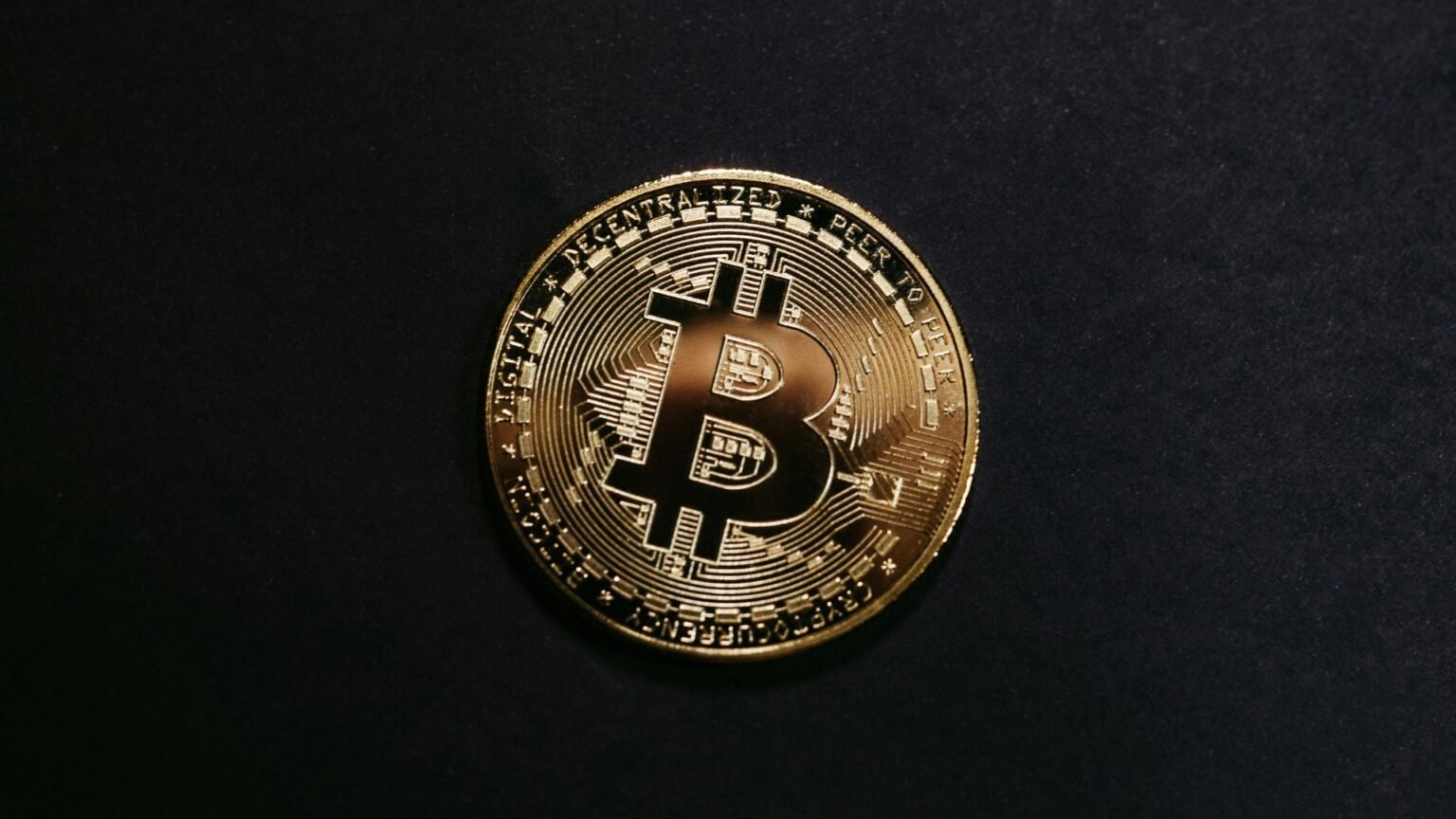 Bitcoin price outlook: will the market surge or correct? Professional Bitcoin price outlook and market analysis for long-term investors