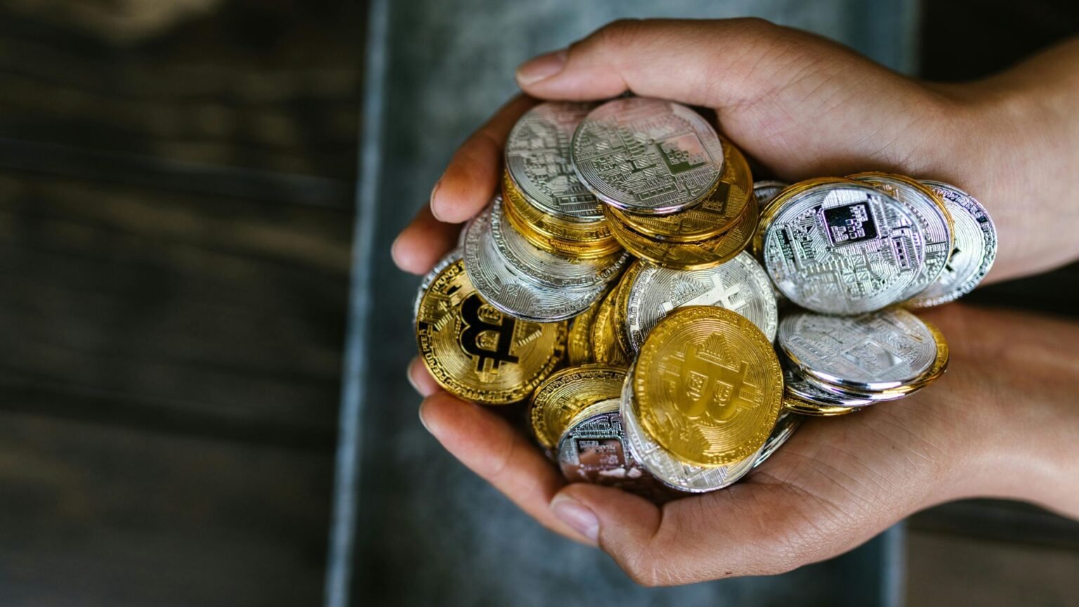 Strategic analysis of trending cryptocurrencies to avoid FOMO and manage crypto market cycles effectively
