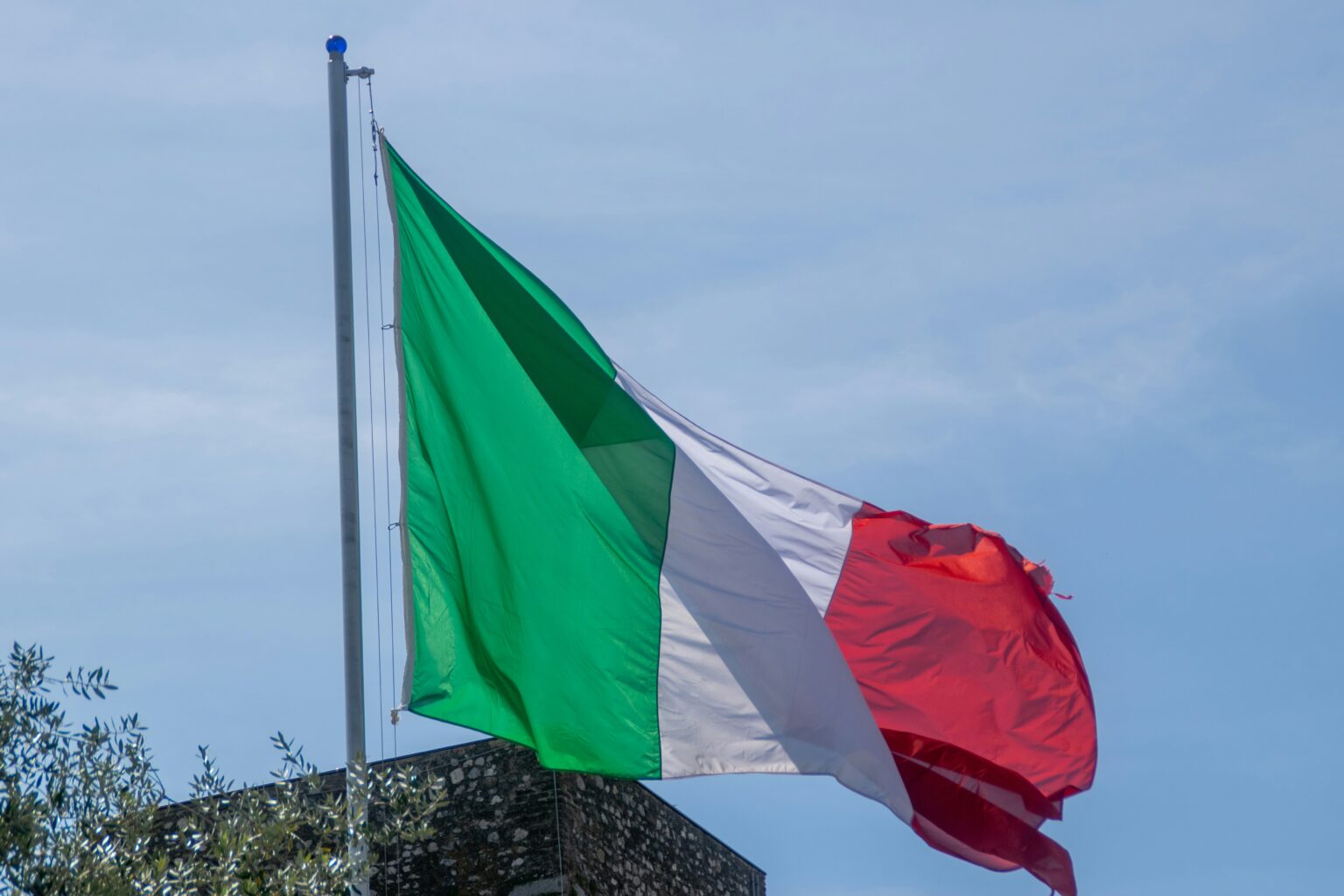 Italy Pushes to Make Digital Euro Payments Under €10 Nearly Fee-Free The national flag of Italy